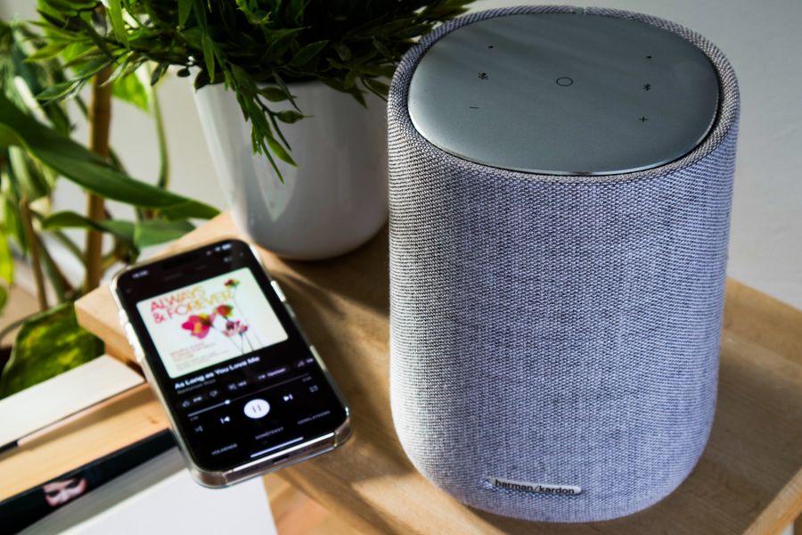 Altavoz Bluetooth con smartphone conectado