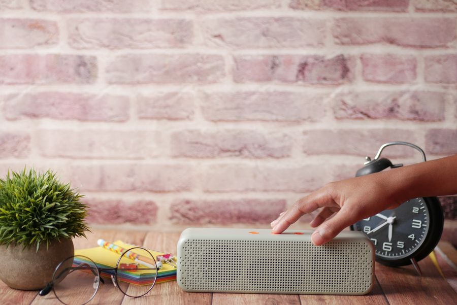 altavoz inalambrico tws escritorio 1 Altavoz inalámbrico TWS en escritorio