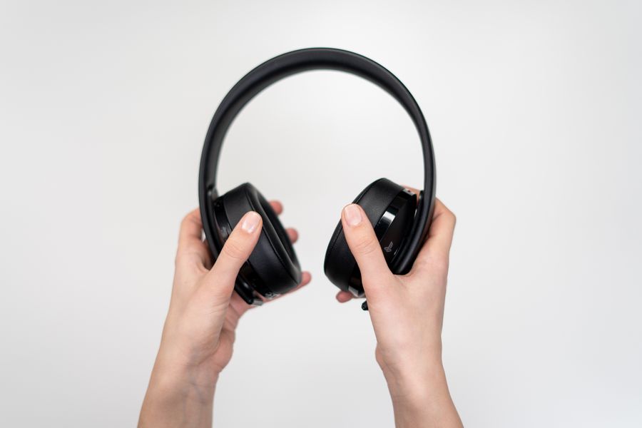 audifonos inalambricos over ear negros 2 Audífonos inalámbricos over-ear negros
