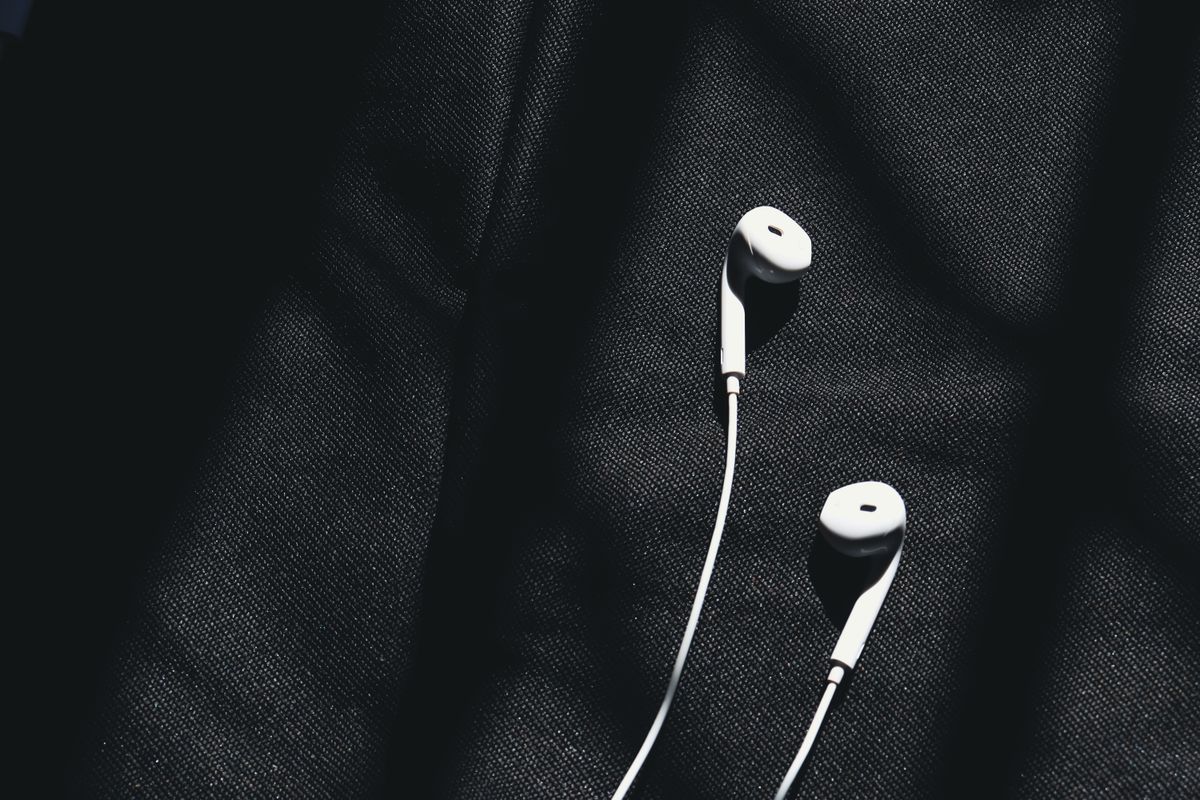 Auriculares in-ear con cable blanco