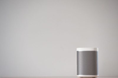 Soundbar o parlante Bluetooth: ¿qué opción conviene más para mejorar el audio del hogar?
