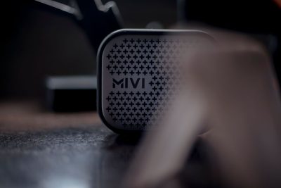 Parlante portátil o de escritorio: ¿cómo elegir el sonido correcto para tu espacio?