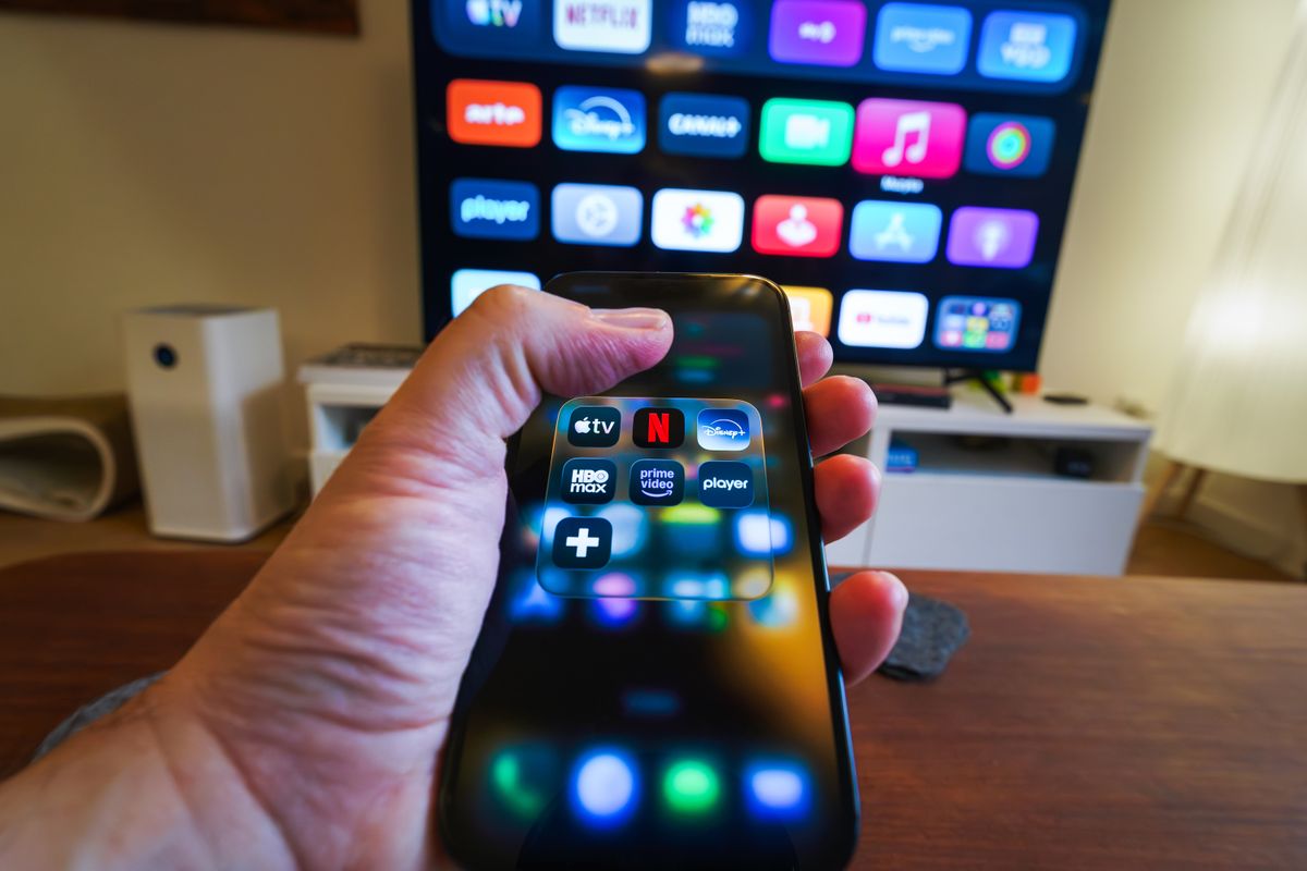 Smart TV con apps de streaming en móvil