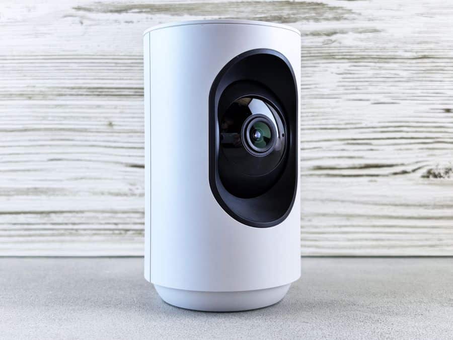 CL 26 1632 como elegir una camara de seguridad para tu casa detalle ¿Cámara de seguridad para interior o para exterior?