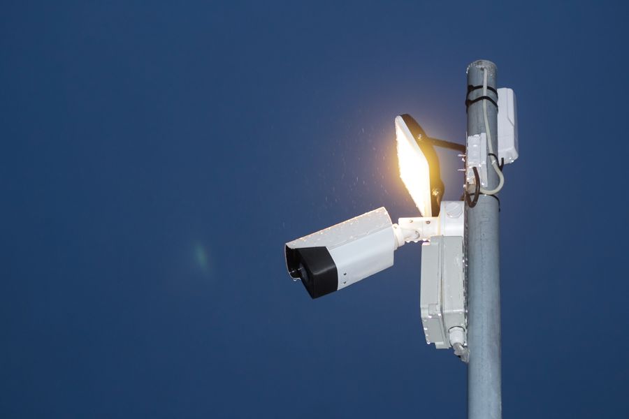 CL 26 1632 como elegir una camara de seguridad para tu casa referencia ¿Qué conexión conviene, wifi o cable?
